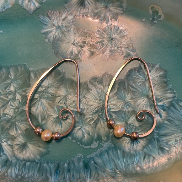 Handmade Silver Possibly Sterling Wire Earrings With Pearls - Picture 7 of 16